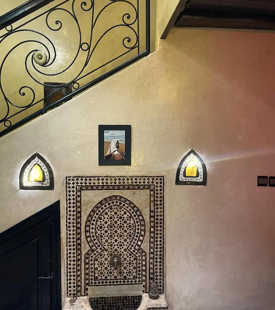 Riad Les Fleurs De Lys De Al Qaria Assiyahia 마라케시 0*,