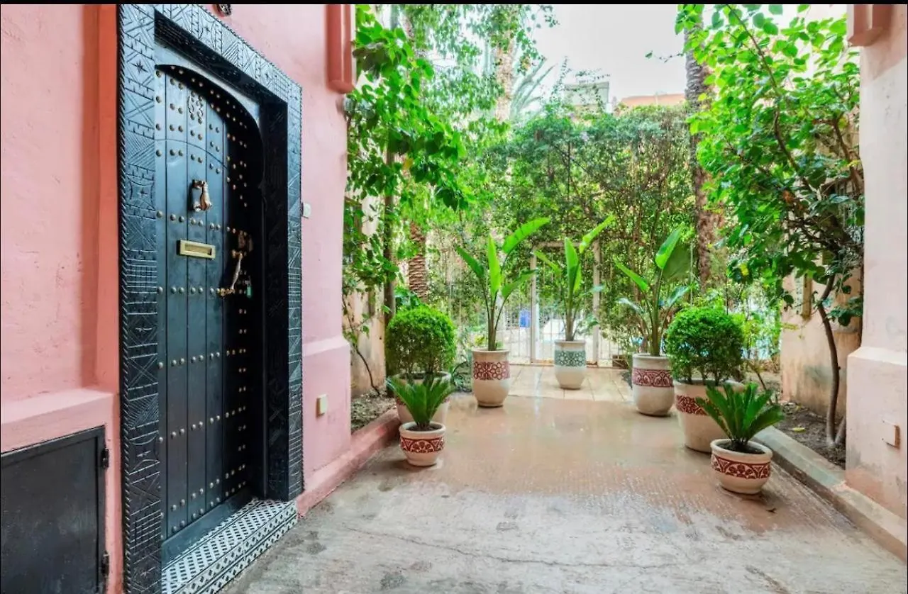 Riad Les Fleurs De Lys De Al Qaria Assiyahia 마라케시 모로코